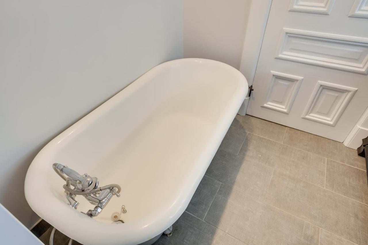 Updated Sheboygan Home With Porch Less Than 1 Mi To Beach Eksteriør bilde